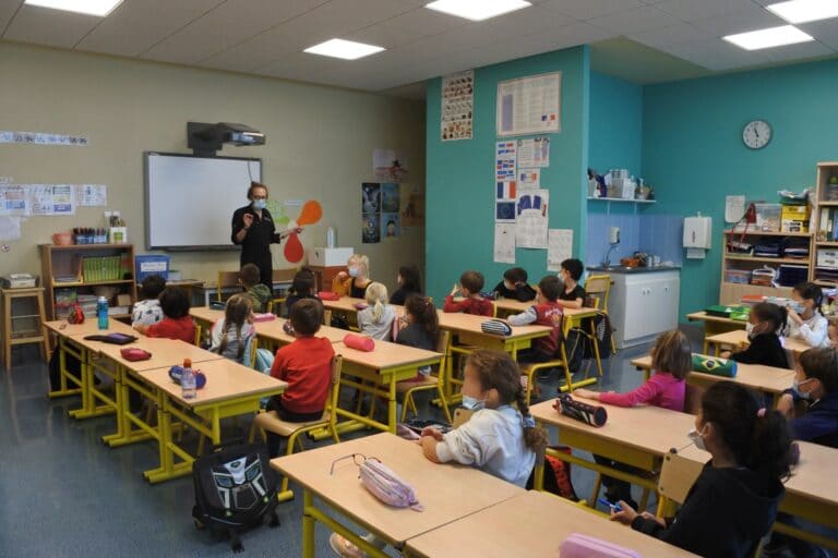 Comment sensibiliser au changement climatique à l’école ? Le projet artistique : Élève un glacier