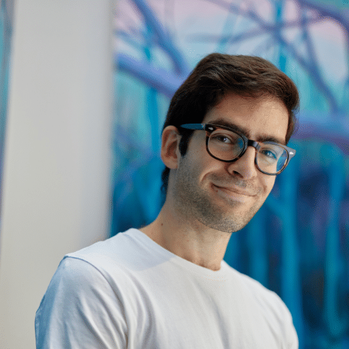 Adrien,  Chargé du webmastering