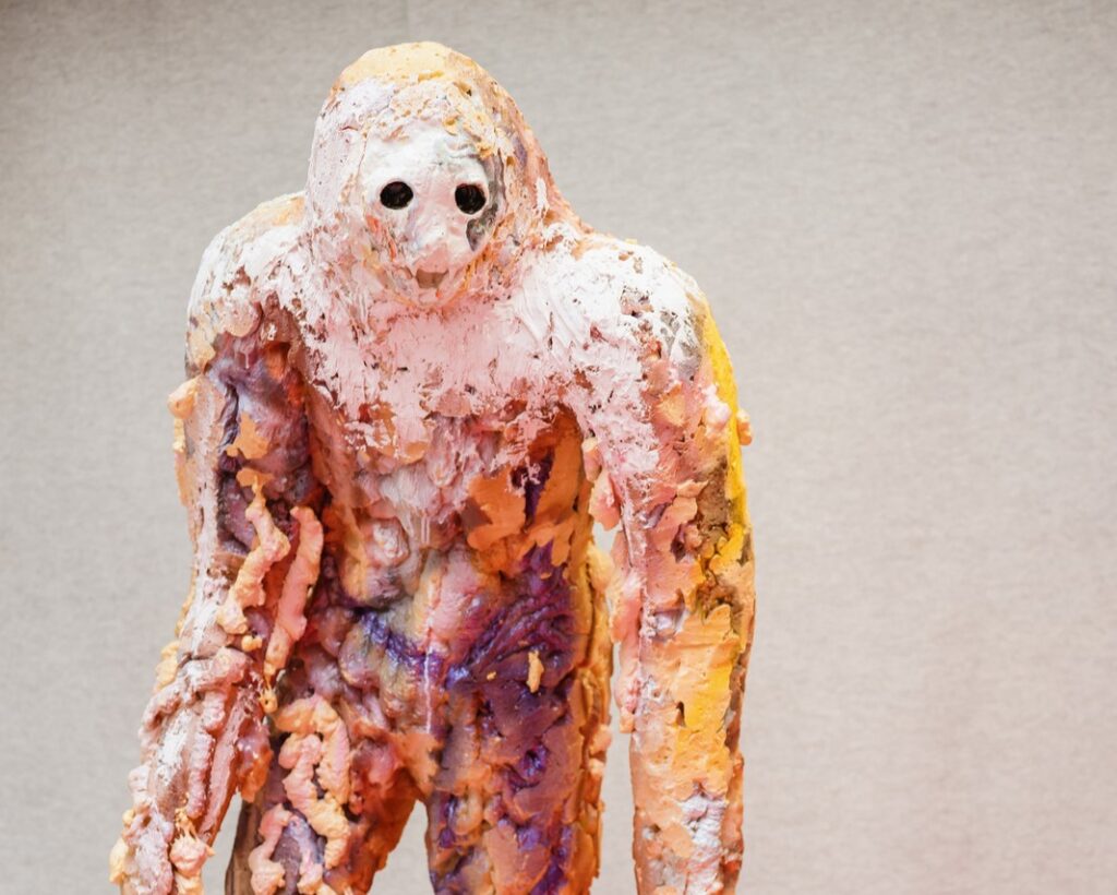 Oeuvre "A bare vare til" de l'artiste Andrea Scholze dans le cadre de l'exposition Faisons corps du MAIF Social Club
