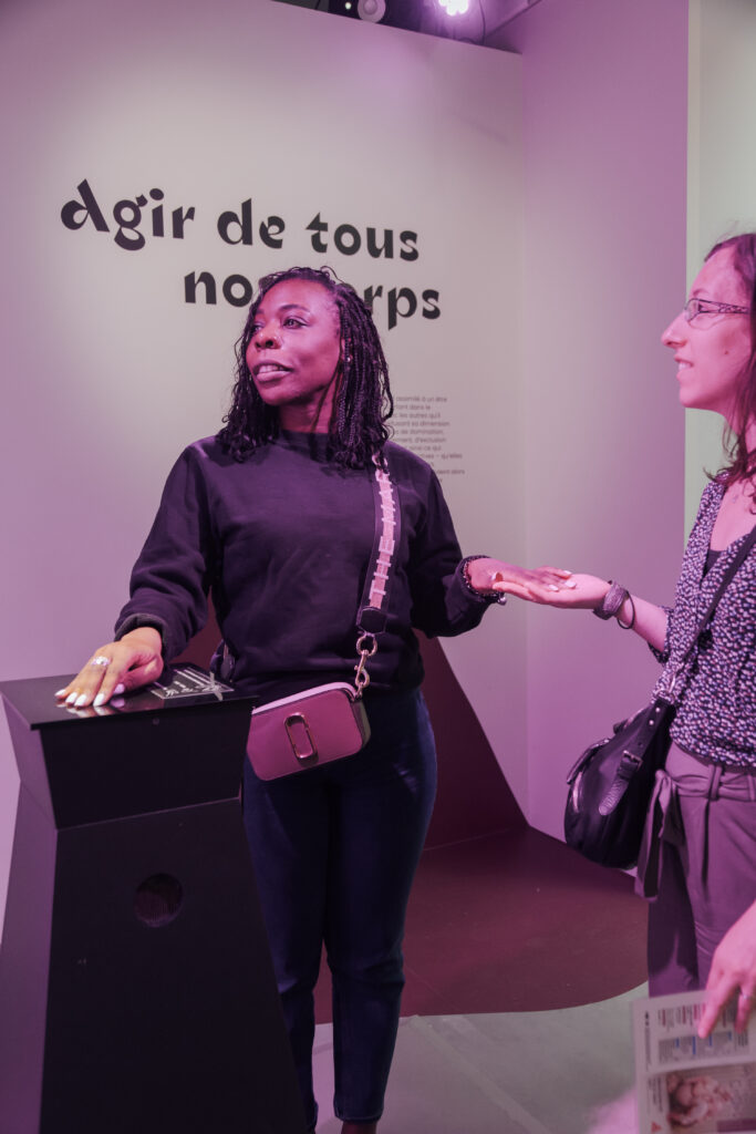 Oeuve de Scenocosme a l'Exposition collective faisons corps