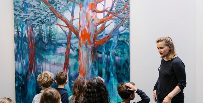 Visite en famille de l’expo « Le Chant des Forêts » avec Paris Mômes