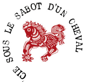 logo CIE Sous le sabot d'un cheval crédit Stéphanie Leportier