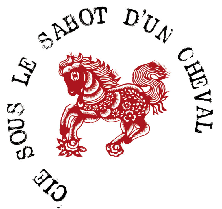 logo CIE Sous le sabot d'un cheval crédit Stéphanie Leportier
